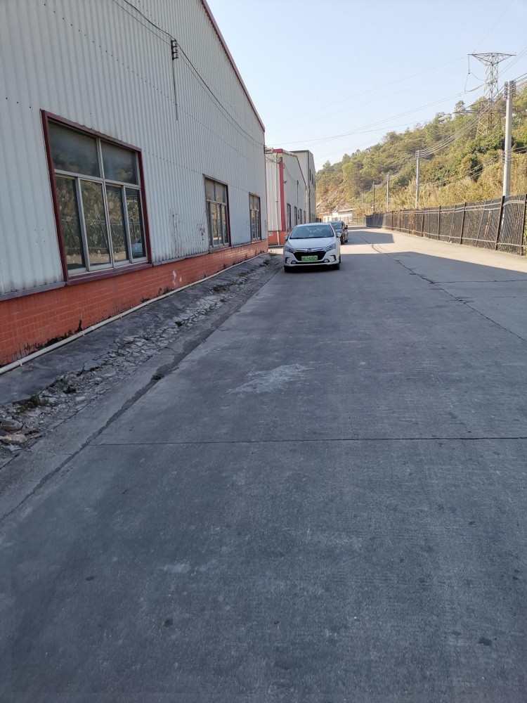 坪地高速路口边6米钢构厂房1200平便宜出租