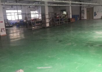 龍崗中心城新出空地超大一樓1000平帶精裝修廠房出租！